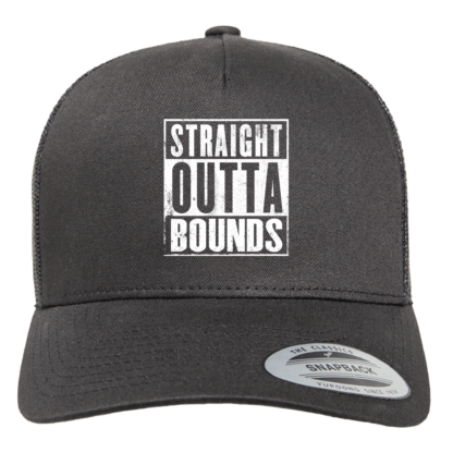 Keps: Straight outta bounds – Flexfit Retro Trucker (välj färg)